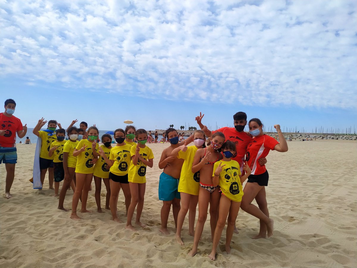SalesiansMAT's tweet photo. #CasaletEP 🏊‍♂️ Els #mitjans van anar a la platja de Mataró a banyar-se, fer relleus i jugar al mocador. https://t.co/gUXmFE0zzG