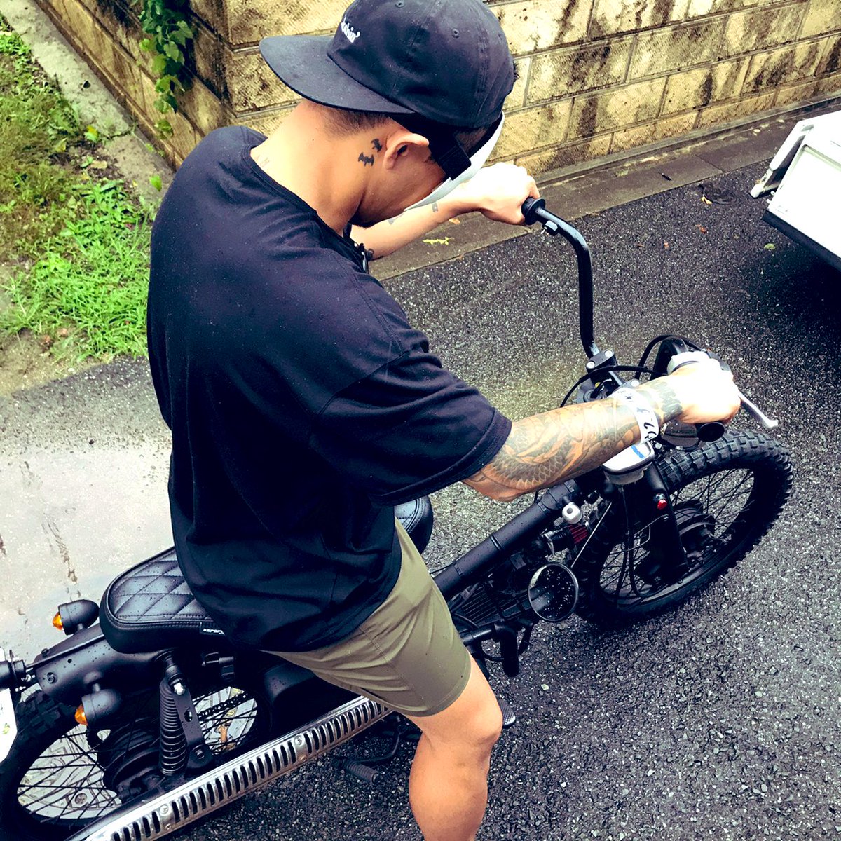 xmas_no's tweet photo. 依頼していた🛵がついに完成して帰ってきたー🤘
#カブカスタム
夏場しか🛵は乗らないけど、これめっちゃカッコよくない⁉️
ナイスなオモチャをゲット〜ん🤙🤙🤙

本来はボディケアをしてもらってるのにーー
＠tk4_k ありがとやで〜　
大事にしよーーっと！！ https://t.co/zzOBJnpWiA