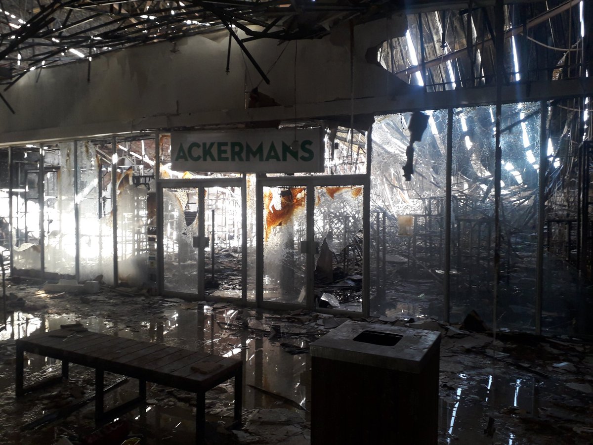 TeamNews24's tweet image. #ZumaUnrest Remnants of what was Ackermans store that was looted and gutted at Chris Hani Mall in Vosloorus (@ntwaagae)