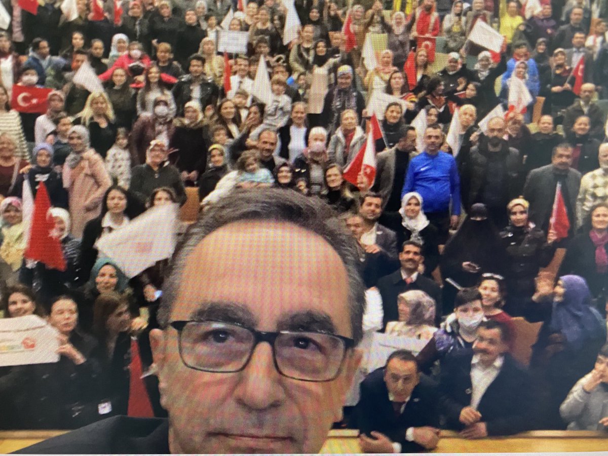 Korkma, sönmez bu şafaklarda yüzen Alsancak , 
Sönmeden yurdumun üstünde tüten en son Ocak ....
O benim milletimin yıldızıdır parlayacak ,
O benimdir , o benim milletinindir ancak !

BODRUM PARAMOUNT ve KERVANSARAY OTELLER 
Milletindir, 
LÖSEMİLİ Çocuklarımıza geri verilmelidir.