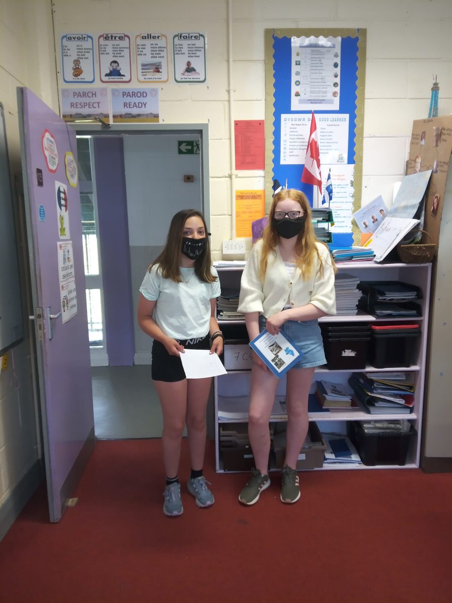 YDHFrancais's tweet photo. #bl8 bravo ! Défilé de mode en français. Merci Mme Thatcher 👏 https://t.co/gyy0GzmSSV