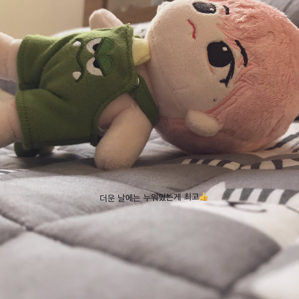 역시 더운날에는 에어컨 틀고 누워 있는게👍🐦 #핑크말랑군