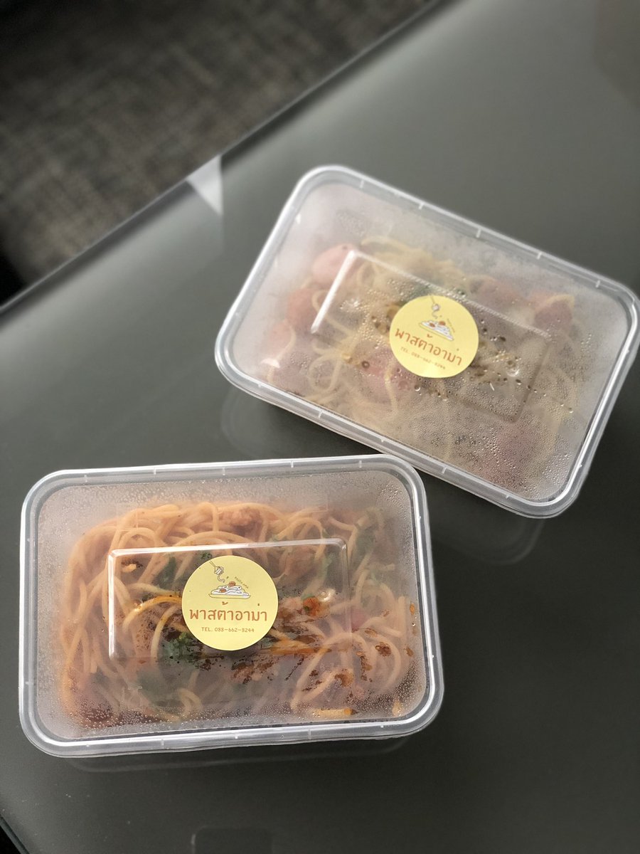gingubnorn's tweet photo. พาสต้าอาม่า 🍝 สั่ง delivery จาก Grab ไม่รู้ว่าที่ไหนส่งอีก พาสต้าอร่อยราคาไม่แพงมาก แบบ 90บ ถึงร้อยต้นๆ ให้เครื่องเยอะอยู่ ได้ลองสปาเกตตีหมูผัดซอสกับสปาเกตตีไส้กรอกผัดพริกเกลือ ชอบผัดพริกแบบเผ็ดๆดี 🌶 อร่อยย คือเวลาสั่งให้สั่งตอนเช้าๆจะใช้โปรได้และโค้ดยังไม่หมด 😆 @aroii https://t.co/LMR4THbIH1