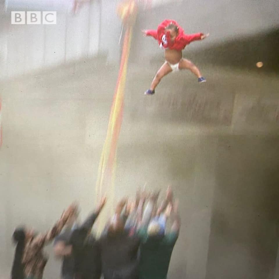 No politicians in this picture. No children or spin-doctors or spies of disgraced presidents fomenting violence. No police or army. South Africa is kept alive by its citizens. Over and over again. (Pic by @Thuthuka Zondi)