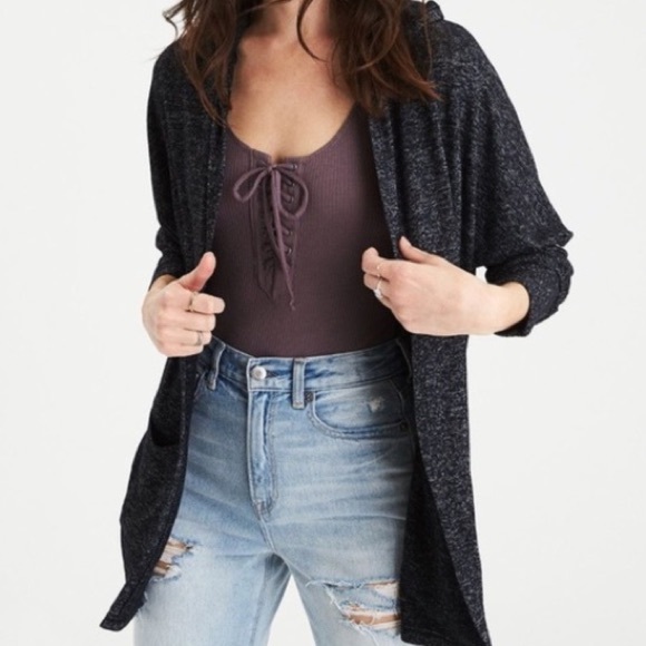 karleygreer's tweet photo. So good I had to share! Check out all the items I'm loving on @Poshmarkapp #poshmark #fashion #style #shopmycloset #americaneagleoutfitters: https://t.co/GRMrjisWpv https://t.co/WzmVQM4Krd