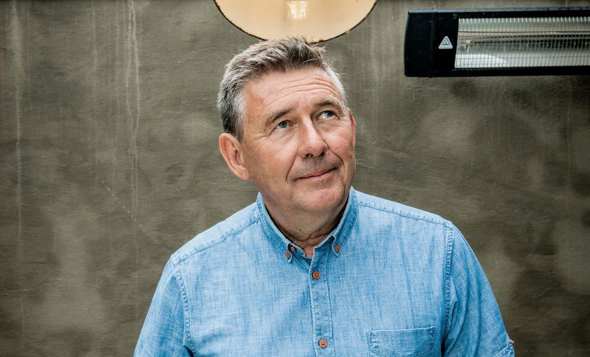 Humo's tweet photo. Rudi Vranckx: 'Hebben wij journalisten ons tijdens corona niet laten leiden door onze eigen wereld van witte tweeverdieners met tuin?'  https://t.co/xp5mE5aCxn https://t.co/AlLo6NollQ