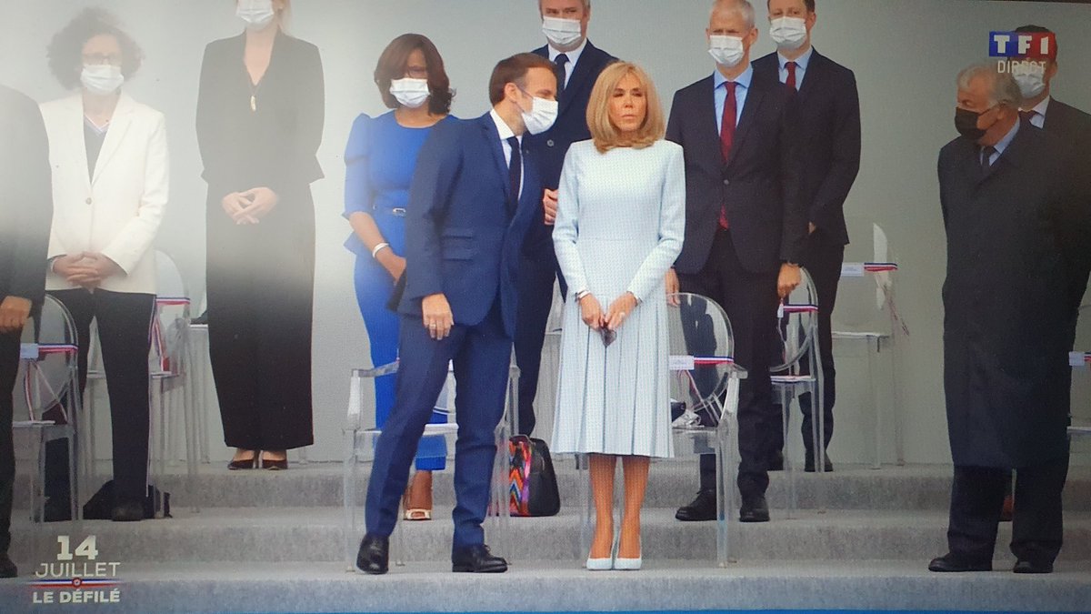 "Brigitte, tu as oublié ton masque !" #14Juillet