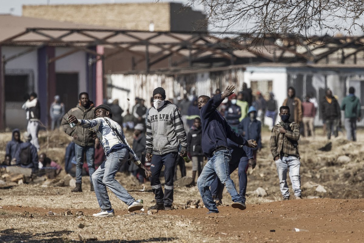 AJEnglish's tweet photo. Chaos in South Africa as troops fail to quell unrest exacerbated by anger over hardship and inequality  — in pictures https://t.co/twkYafv3Dq https://t.co/EvrmGtbHKF