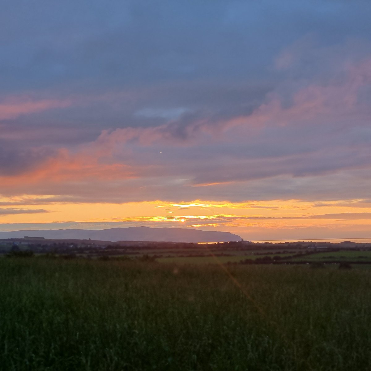 Sunsets here are just amazing..... that's what makes it so special! 💛

We can't wait to share lots more sunrises and sunsets in the months ahead. 😍

#mussedentemple #castlerock #portrush #bann #loveit #visitcauseway #awesome #blessed