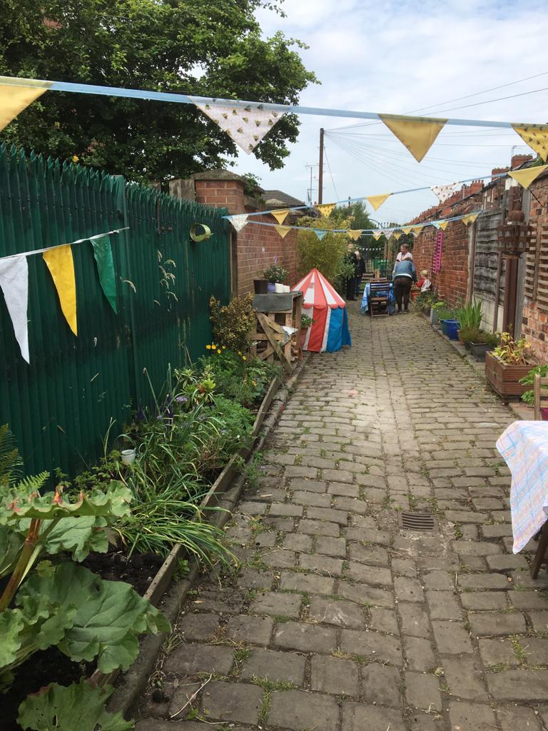UppingIt's tweet photo. The third and final day of North West In Bloom has now taken place in Moss Side.  To the many alley greeners who have worked so hard to turn those grim passages into beautiful havens, whether just starting, or with an alley so full you can barely move in it, a huge WELL DONE!!!!! https://t.co/ydMBE3H0b1