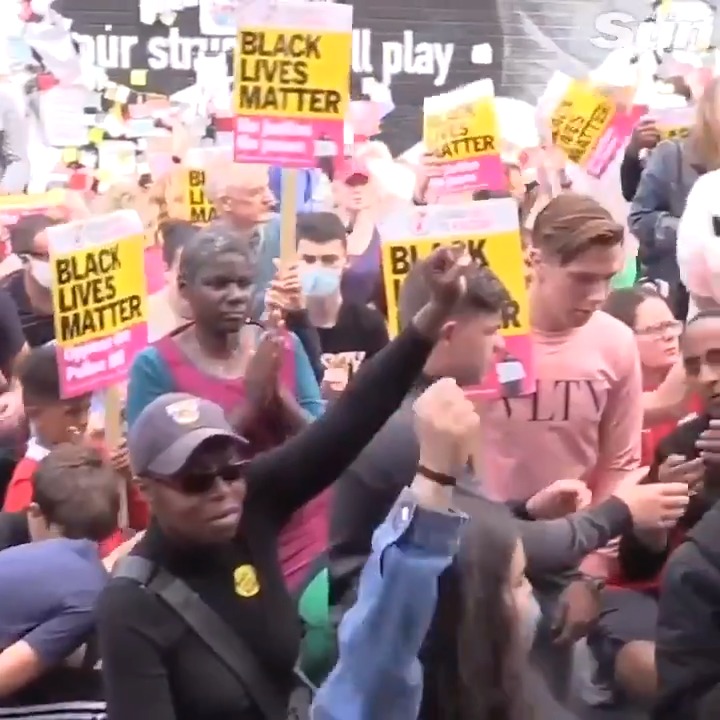 Hundreds take the knee at Marcus Rashford mural in anti racism protest