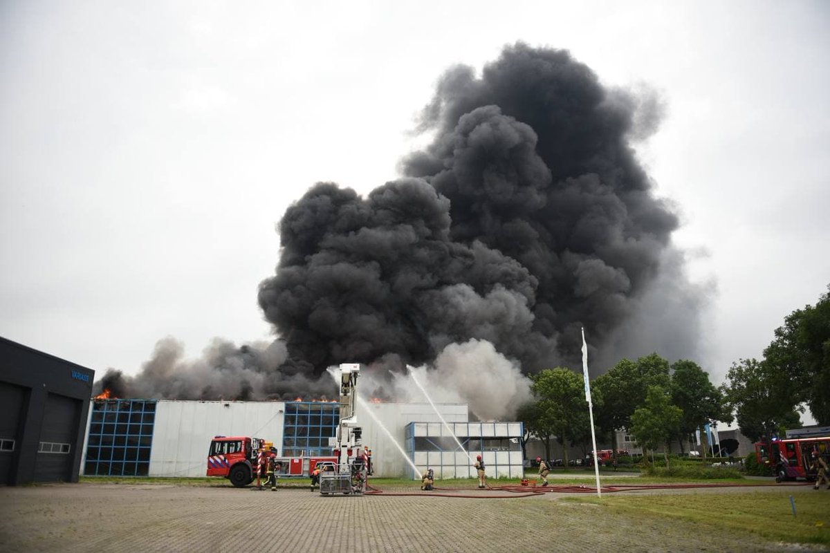 Zeer grote brand uitgebroken in Veendam - #Groningen