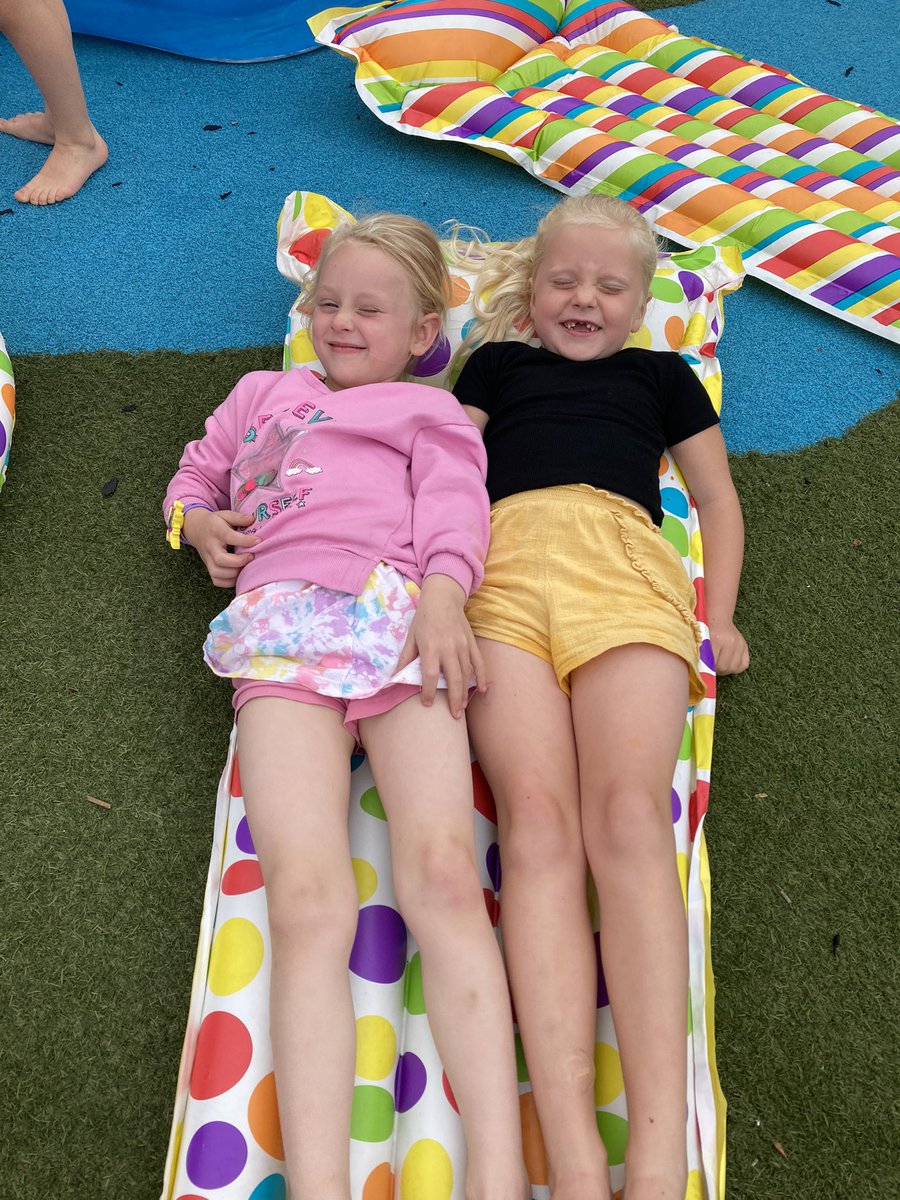 DeltaCravenYr1's tweet photo. Foundation annual beach day has begun! 🏖 🏝 @cpaeyfs @DeltaCraven https://t.co/rDtzSaiTJJ