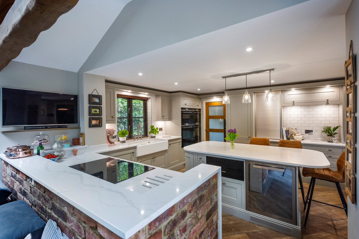 An amazing joint collaboration with <a href="/OlneyKitchens/">Olney Kitchens Ltd</a> utilises the popular calacatta quartz design, in this all new kitchen. Although, only a standard fitting, it doesn't fail to impress visually and, being quartz, will not fall physically either.