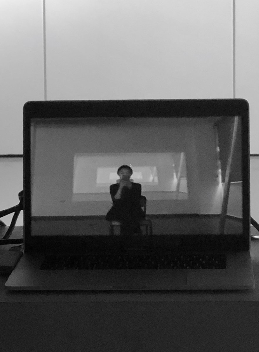 Participantes en SALONBRANDNEW.com:

SURI KIM (Seúl, 1986). 

Título: “3 A.M.”.
Fecha de creación: 2020/21.
Materiales: Variables. 
Dimensiones: Variables.