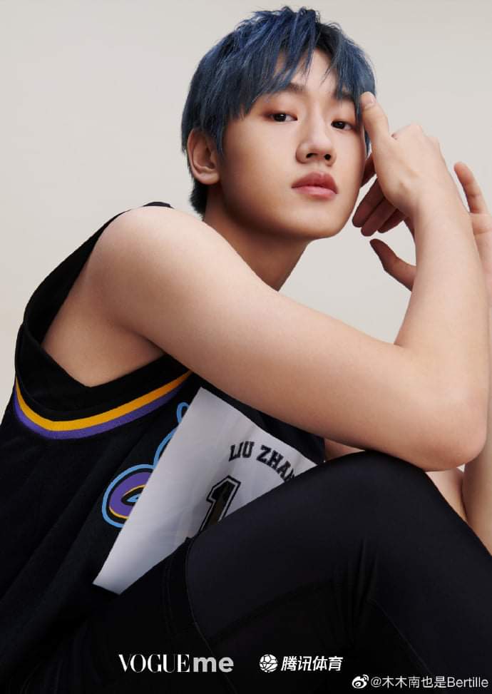 Tóc xanh cũng đẹp trai quá nè 💙💙💙

#INTO1AK 
#StandWithAK
<a href="/into1_official_/">INTO1</a>