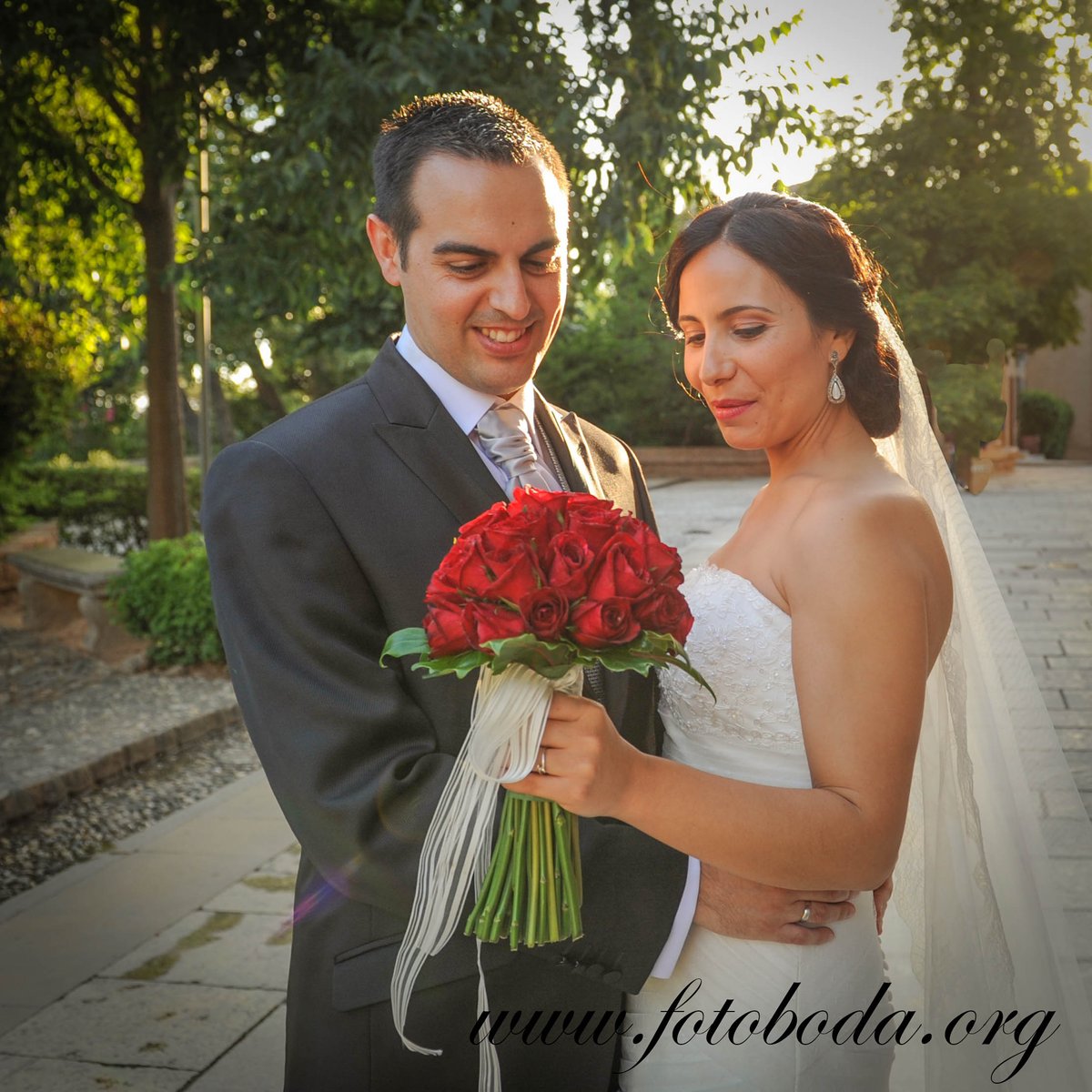 fotobodagranada's tweet photo. Bodas en Granada....❤️ ¿Te casas en Granada? Visita nuestra web https://t.co/OJ0J4wSVyV #Granada #FotoBodaGranada #Fotografos #ComercioLocal #BodasGranada #Bodas2021 #Miercoles #FelizMiercoles #Alhambra https://t.co/YuPa8DpHS7