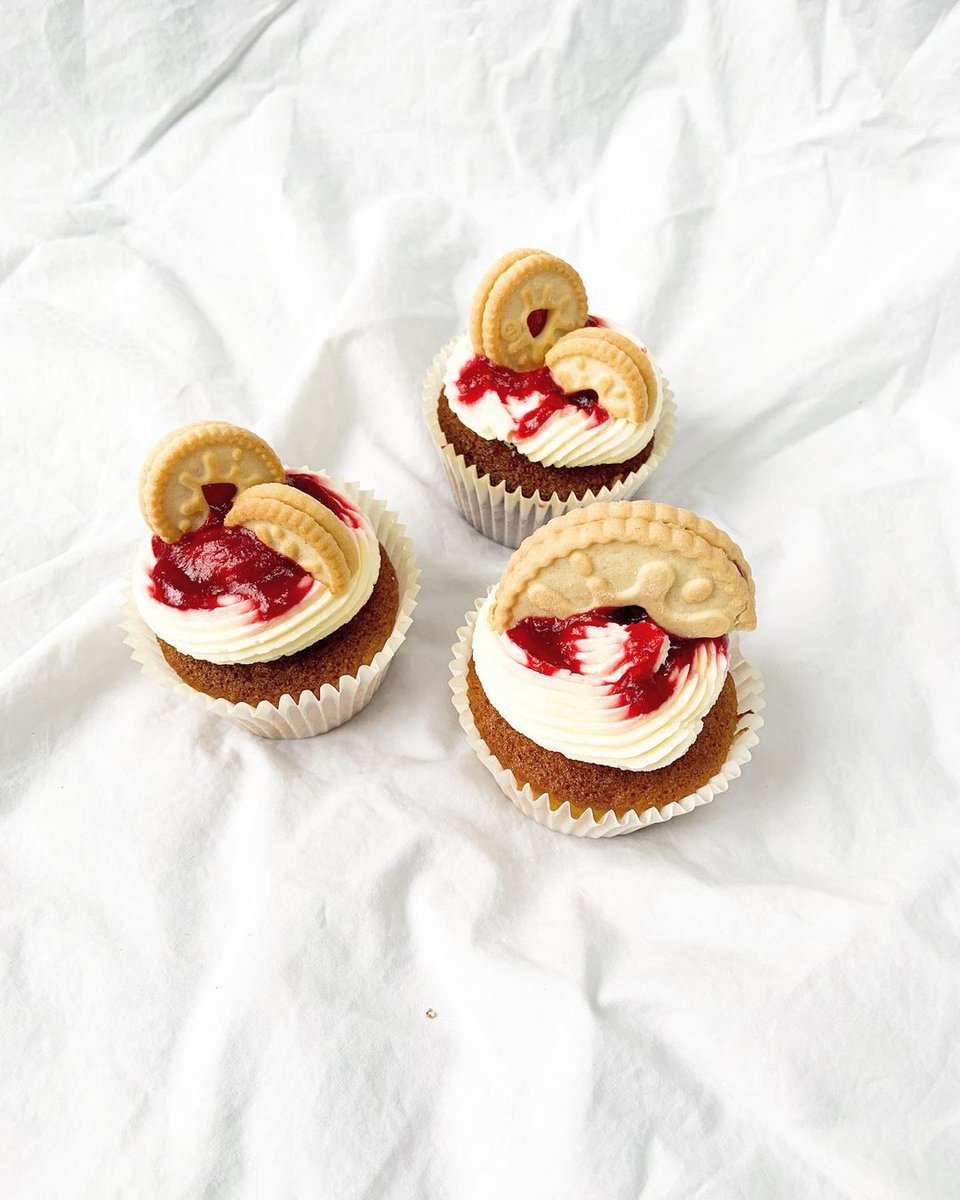 Three's not a crowd. It's a squad. #JammieDodgers 

📷: @gabscakesandbakes_ via IG