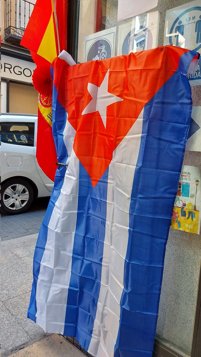 BazarElChollo's tweet photo. Tenemos #Bandera de #Cuba #CubaNoEstaSola #CubaLibre #CubaSOS #CubaEsUnaDictadura #SOSCubaLibre #VzlaDespiertaComoCuba @BazarElChollo #Madrid https://t.co/cRQvylXGXo
