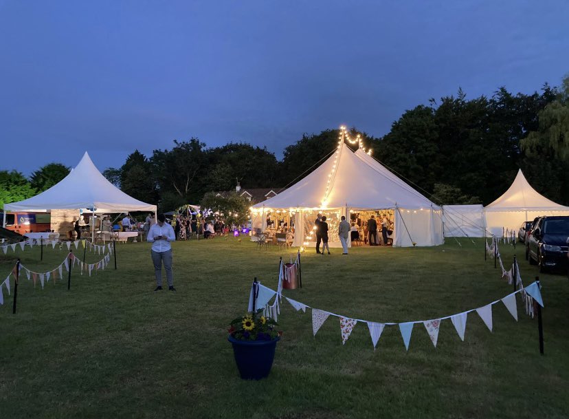 AbbasMarquees's tweet photo. Some shots from the weekend📸✨ 
#abbasmarquees #weddings #outdoorweddings #festoonlights #canvaspole #chinesehat #bunting #celebration https://t.co/CiqttYRFn2