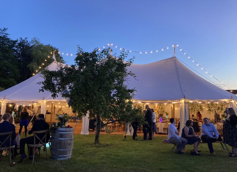 AbbasMarquees's tweet photo. Some shots from the weekend📸✨ 
#abbasmarquees #weddings #outdoorweddings #festoonlights #canvaspole #chinesehat #bunting #celebration https://t.co/CiqttYRFn2