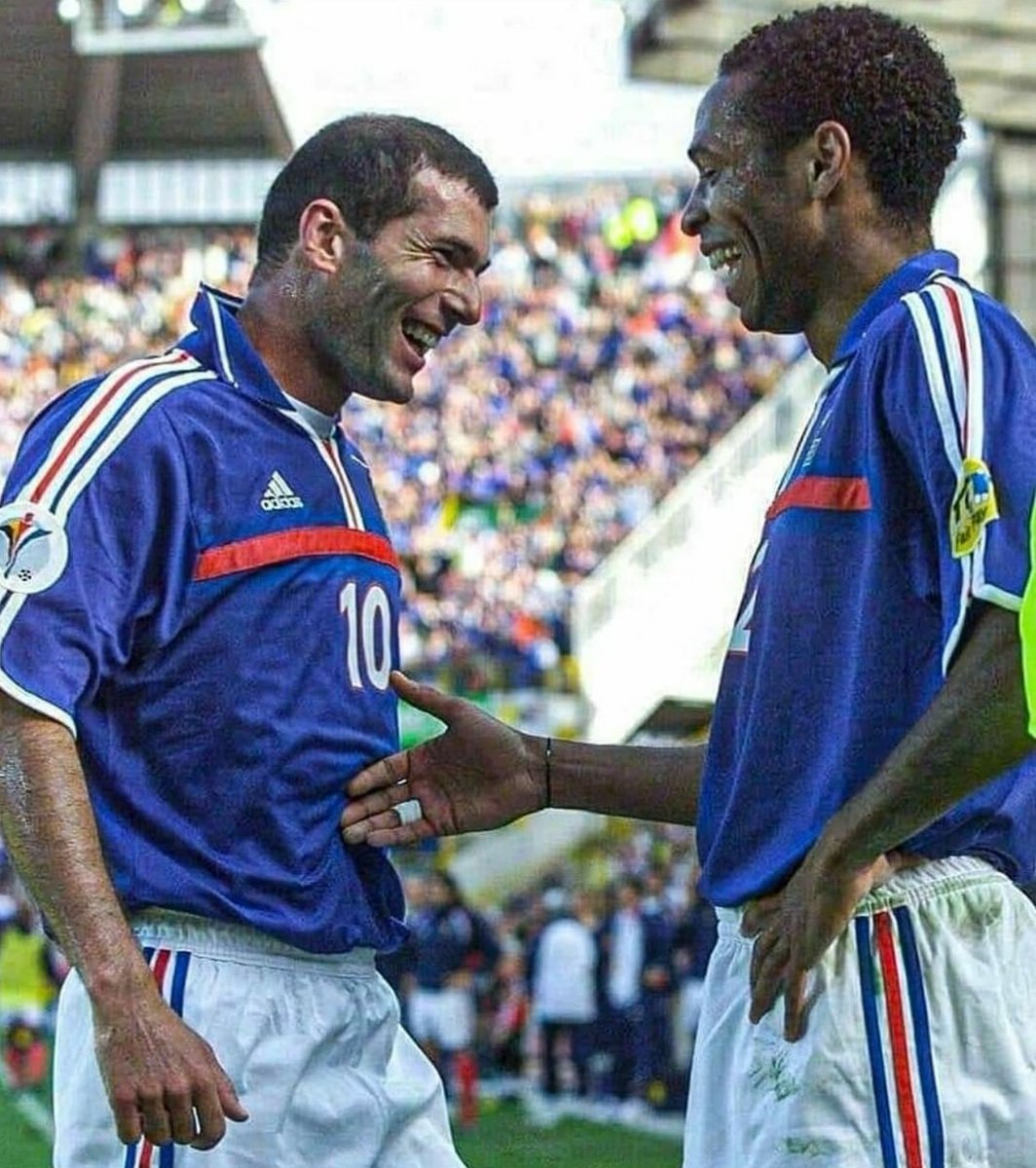 VibesFoot's tweet photo. Zinédine Zidane x Thierry Henry 🇫🇷😄 https://t.co/140P4QbEQL