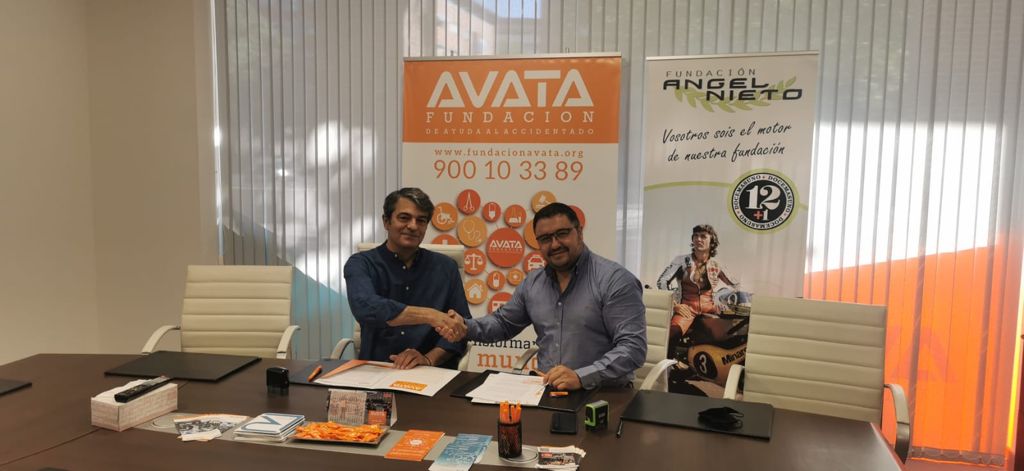 ACUERDO DE COLABORACIÓN FUNDACIÓN ÁNGEL NIETO Y FUNDACIÓN AVATA

El martes, 13 de julio, la Fundación Ángel Nieto y la Fundación AVATA firmaron un acuerdo de colaboración mutua para la implantación de Cursos de Conducción Segura en Moto.