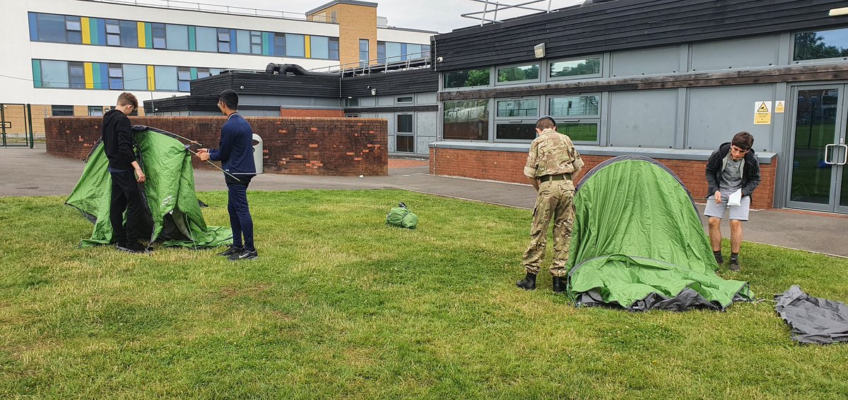 UTCReading's tweet photo. We also had our very own Combined Cadet Force delivering a tent building workshop, with students working in teams to develop team work &amp; leadership skills! #worldofworkweek #wowweek https://t.co/bfRcEKE1HF