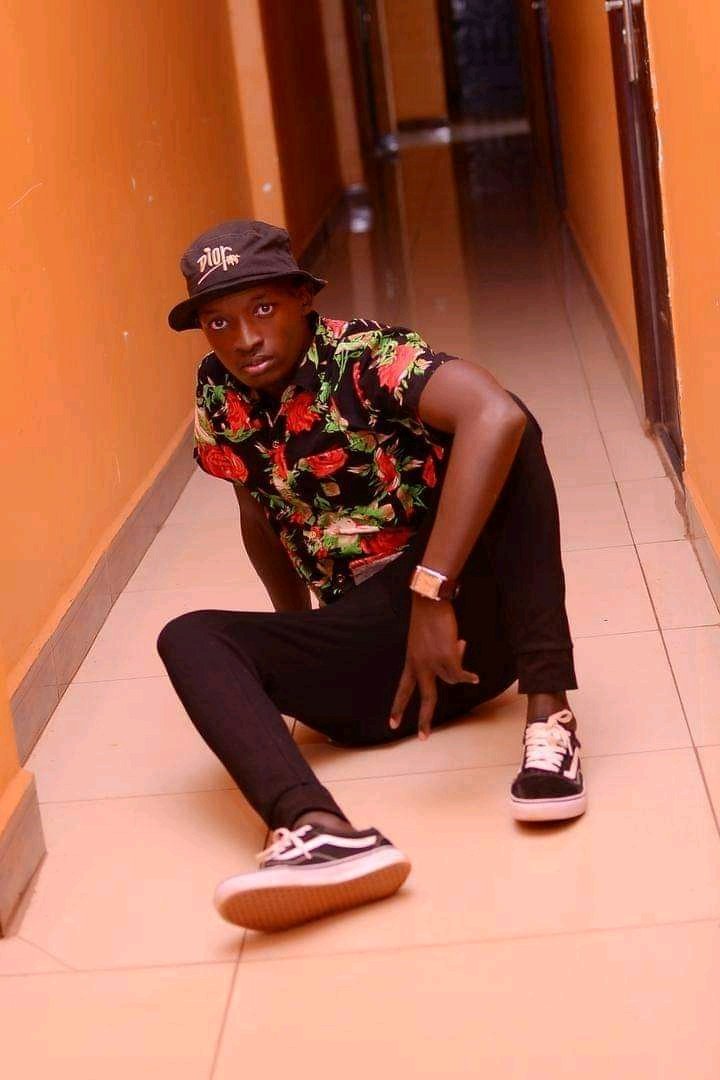 MaxieJamie1's tweet photo. Naye mazima ddala lwakyi nange sifunayo 1k just simbubi https://t.co/UIRmemtP7S