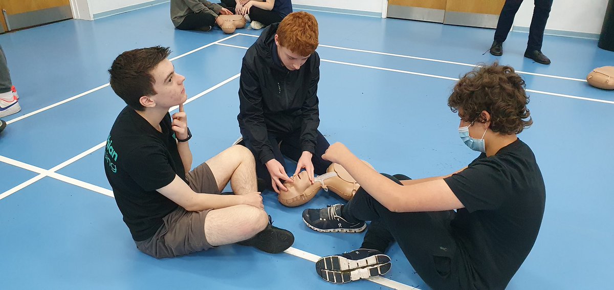 UTCReading's tweet photo. The CCF also delivered a vital first aid session to all of our students giving them skills needed for their future! #worldofworkweek #wowweek https://t.co/o7JDuezCf5