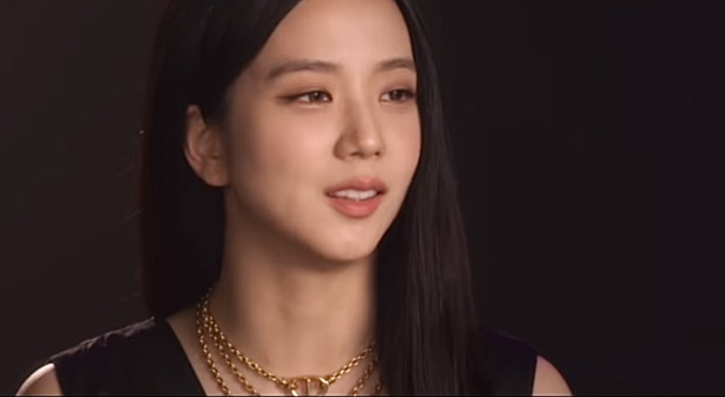 jisoosjpg's tweet photo. JISOO https://t.co/eZlcjmN7kk
