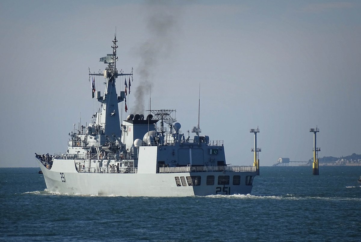 🇵🇰Pakistani frigate PNS Zulfiquar sails from Portsmouth this morning after short visit to resume tour of European ports.

Via <a href="/georgeemmett8/">George Emmett</a>