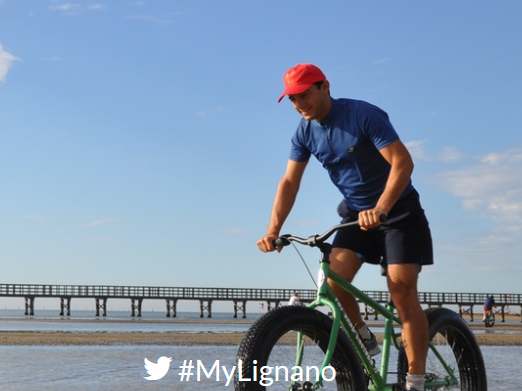 Prendi una mattinata soleggiata, un gruppo di curiosi avventurieri ed una spiaggia illuminata dalle prime luci del mattino...e il diverimento è assicurato!

Vieni a provare le escursioni in #fatbike sulla sabbia di #Lignano ➡️🚴bit.ly/3hFasfC