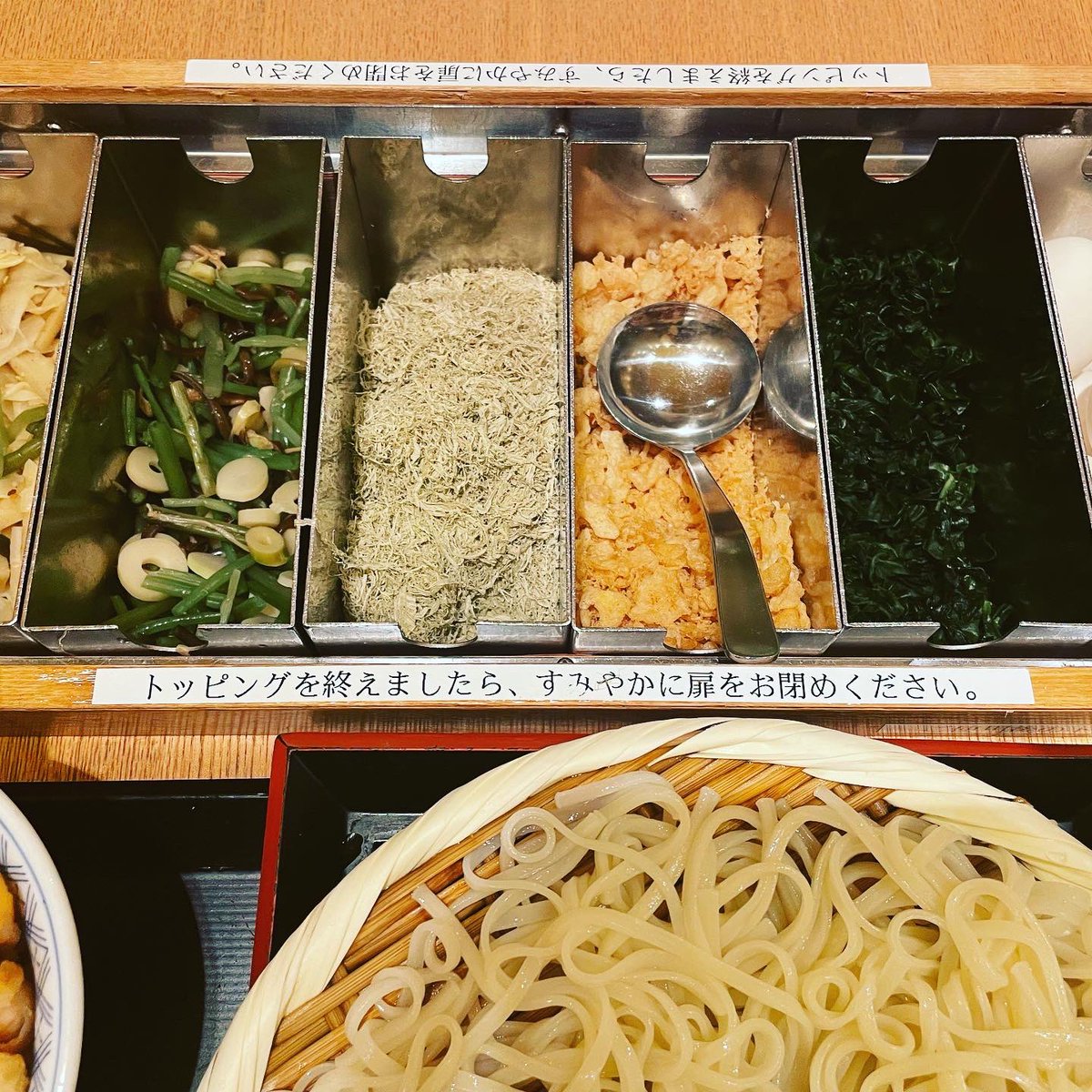 fusakanto's tweet photo. さらのごほうび(^^)
#金子半之助
#天丼
#稲庭うどん
#日本橋

https://t.co/zQWu9tanTt https://t.co/N2h3RgsycN