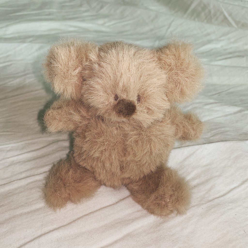 かんな ついにオリジナルキャラクターが誕生しました くまのような コアラのような 不思議な生き物 イラストやぬいぐるみなど 少しずつ増やしていきたいです イラスト Illustration ハンドメイド T Co Zmxtzdhamf Twitter