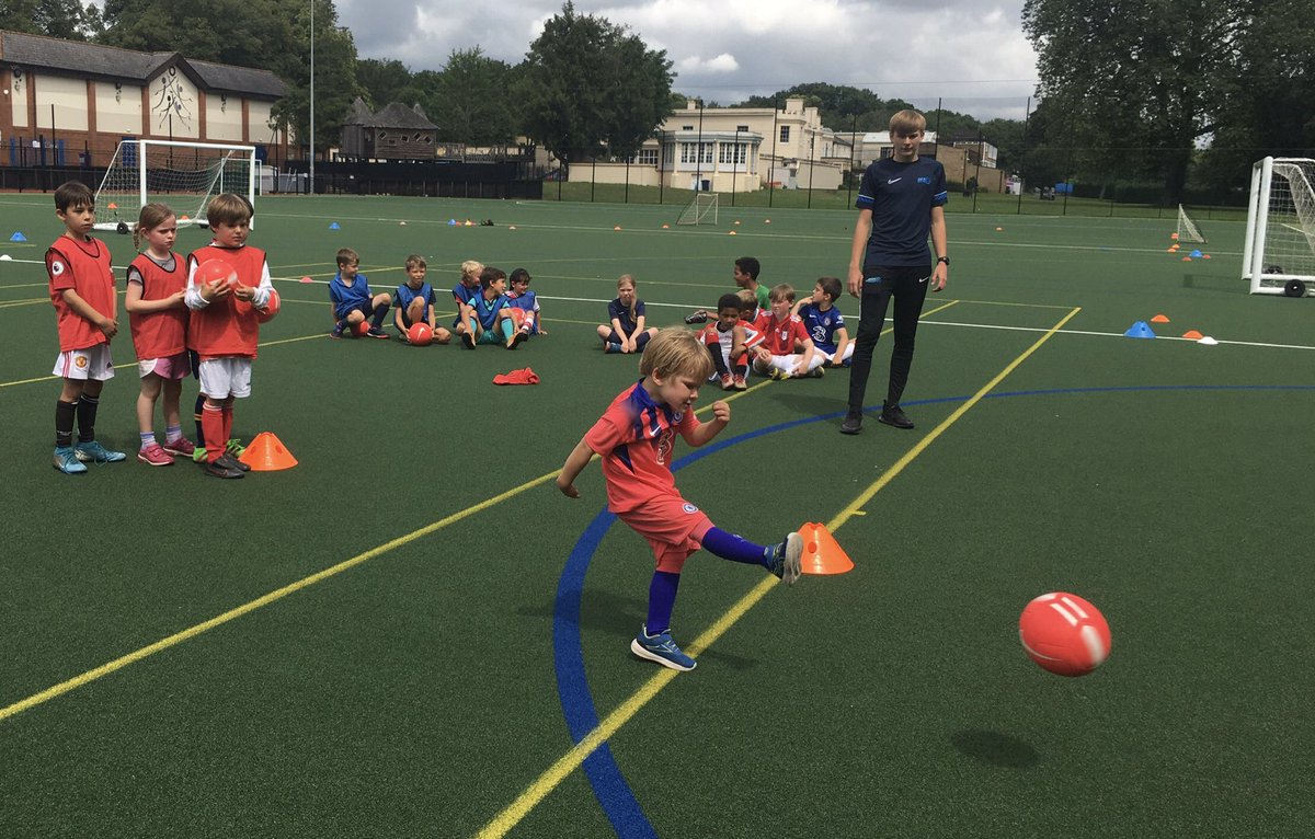 UC: Delighted with the launch of our new holiday football event at Notre Dame School Cobham.
Well done to all children that attended 👏
Great to also have girls in attendance.
#notredame #cobham #holidays #football #surrey #elmbridge #coaching #development #wildcats
