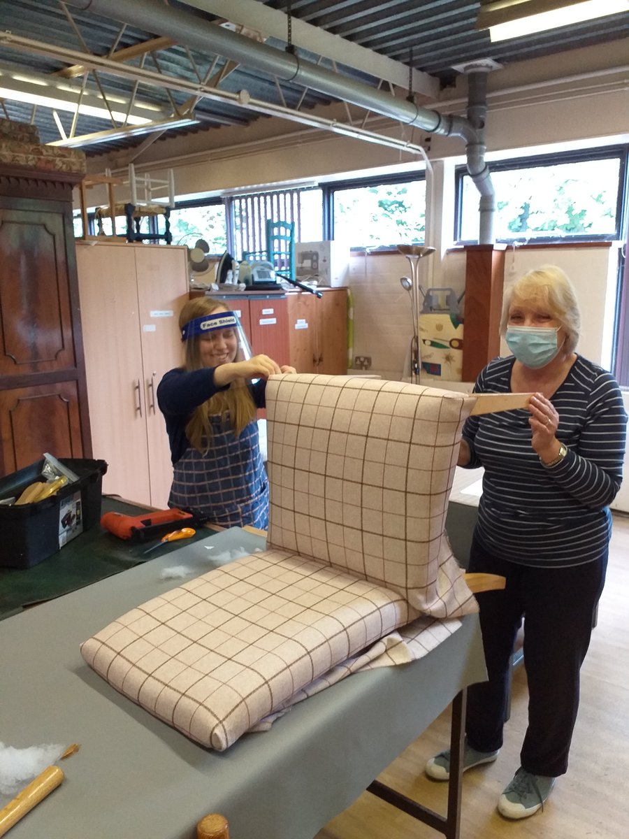 A big thank you to the wonderful Liz who has been training our workshop volunteers in upholstery. This will help us to take on even more customer commissions and continue to reupholster chairs like this one! ⭐️