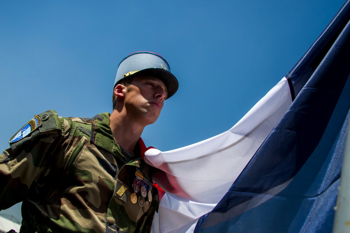 CdrBelArmy's tweet photo. Bonne fête nationale à nos frères d'armes et amis français !

#CaMo #14juillet #14Juillet2021 @CEMAT_FR https://t.co/Z2UdMqf7Rp