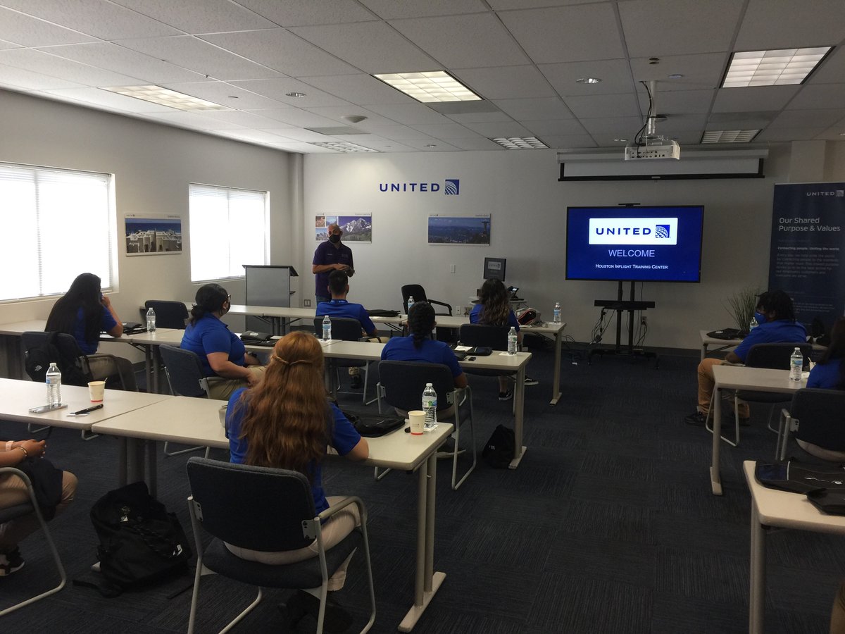 Starting our tour of Inflight Training facility with Larry Pasatiempo and his team. #unitedsummerassociates #beingunited #ual