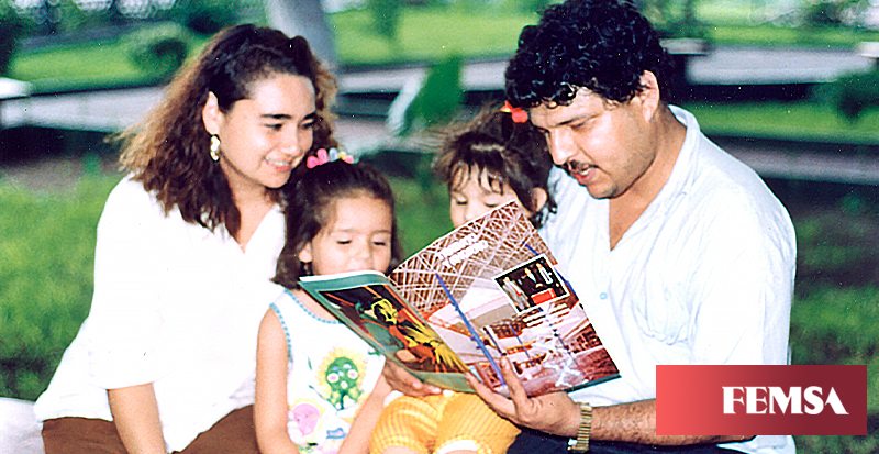 FEMSA's tweet photo. A lo largo de 100 años, a través de la revista Trabajo y Ahorro de @scyfmonterrey, se han divulgado y fortalecido prácticas e ideas que promueven el bienestar y bienser de nuestros colaboradores y familias.
Conoce más: https://t.co/8pZzxLAIks
#UnSigloDeTrabajoYAhorro #SCYF https://t.co/UcZowRawFH