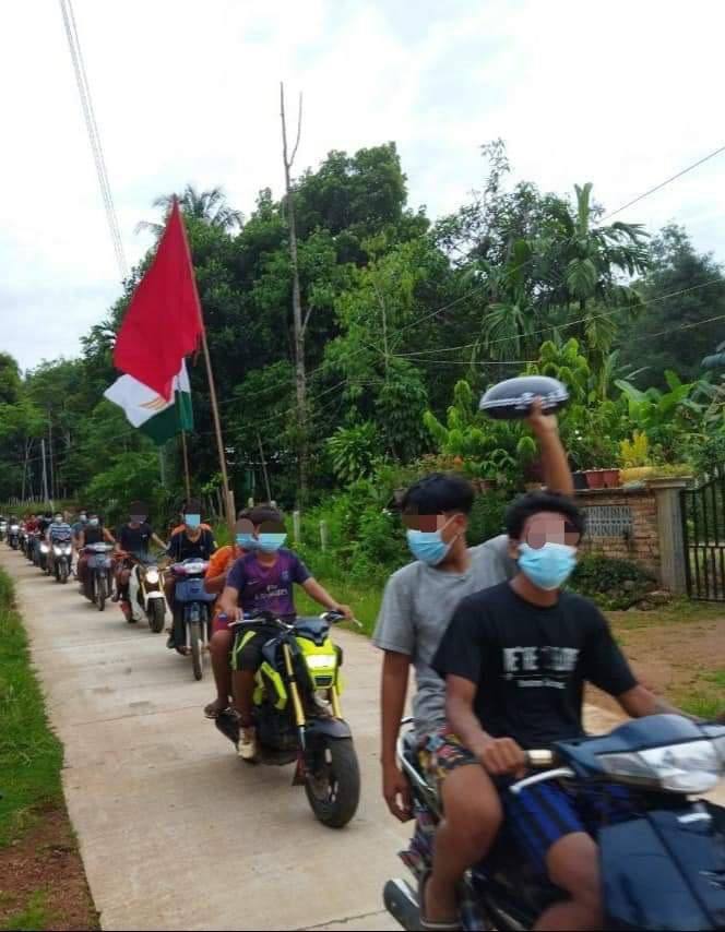 Protest against genocidal dictatorship by residents from LaungLone Township, Dawei on July 14 evening. #MyanmarNeedsO2 #WhatsHappeningInMyanmar #July14Coup
