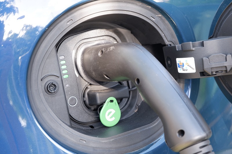 Electromaps FR (@electromaps_fr) on Twitter photo Ça y est❗️❗️ La Comission Européenne🇪🇺 vient de mettre fin à la vente de voitures essence et diesel dès 2035 !🔌🔋 En route vers 100% électrique ⚡️
Pour en savoir plus 👇
ec.europa.eu/commission/pre…
#véhiculeelectrique #borderlesscharging #4juillet <a href="/transenv/">T&E (🦋 find us @transenv.bsky.social)</a> @wallboxchargers Ça y est❗️❗️ La Comission Européenne🇪🇺 vient de mettre fin à la vente de voitures essence et diesel dès 2035 !🔌🔋 En route vers 100% électrique ⚡️
Pour en savoir plus 👇
ec.europa.eu/commission/pre…
#véhiculeelectrique #borderlesscharging #4juillet <a href="/transenv/">T&E (🦋 find us @transenv.bsky.social)</a> @wallboxchargers
