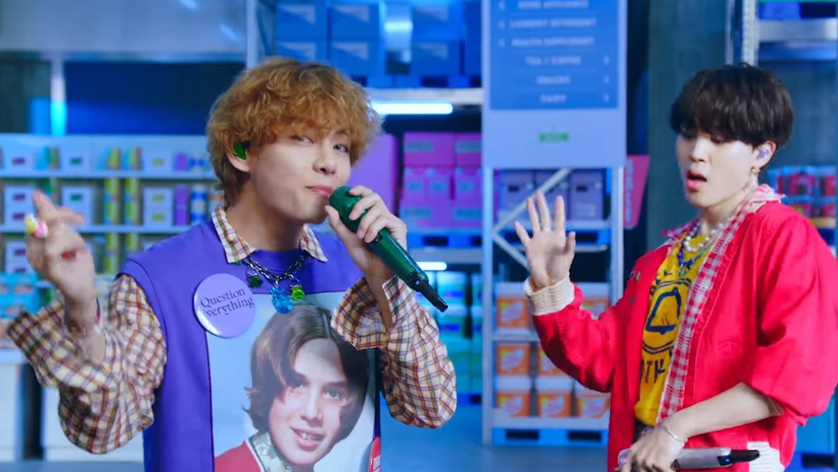 vminiesnfriends's tweet image. just vmin checking each other out in &apos;Butter&apos;... 👀

#FNSでBTS #Jimin #Taehyung