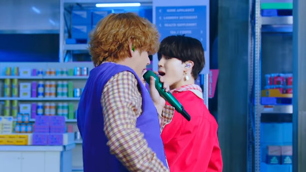 vminiesnfriends's tweet image. just vmin checking each other out in &apos;Butter&apos;... 👀

#FNSでBTS #Jimin #Taehyung