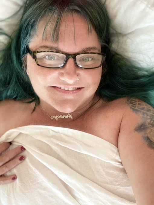 Available for photoshoot bookings next week! Priority on paid work but will consider tfp with legitimate