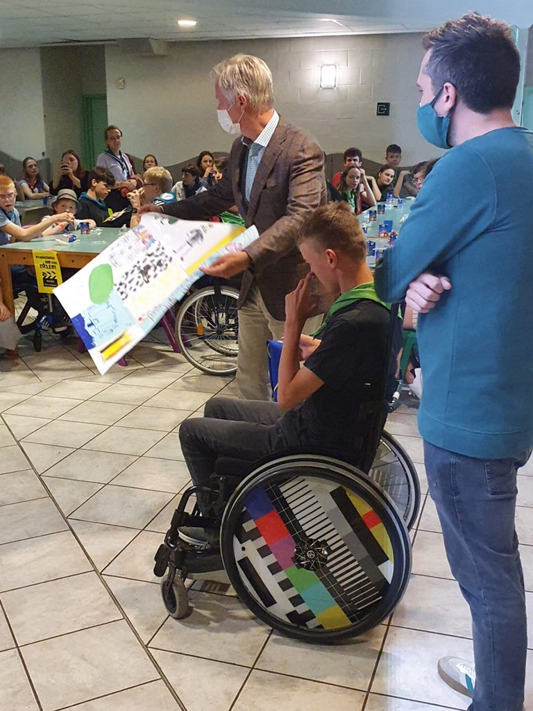 Fantastische vakanties voor kinderen en jongeren verdienen ook royale aandacht. Deze keer heel letterlijk: Koning Filip kwam vandaag op bezoek in #Maasmechelen op een vakantie van @kazouvzw <a href="/CMziekenfonds/">Huh?</a>