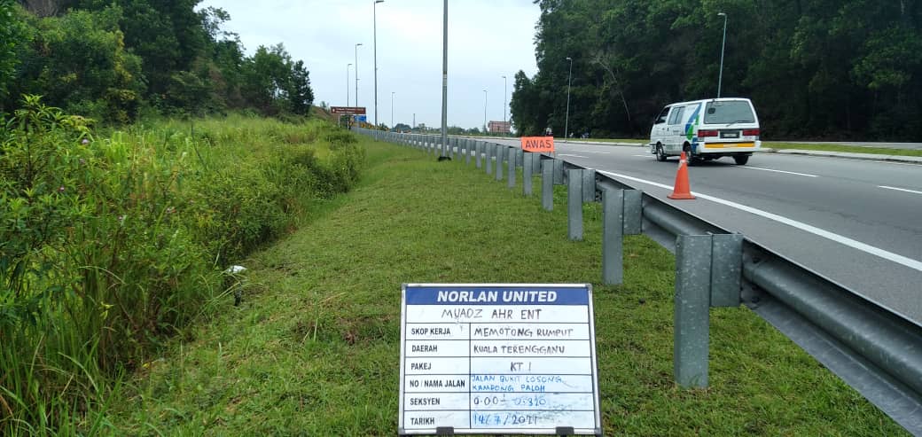 AHTNU_Area2's tweet image. Info 14.7.2021
T04 Jln Bukit Losong-Jeram, Kuala Terengganu

R03
Team #KualaTerengganu
Kerja-kerja memotong rumput (pusingan Julai)

Rumput Rapi dan Kemas

#ThisIsKualaTerengganu
#TSRM
@JKRTerengganu
@jkrktganu