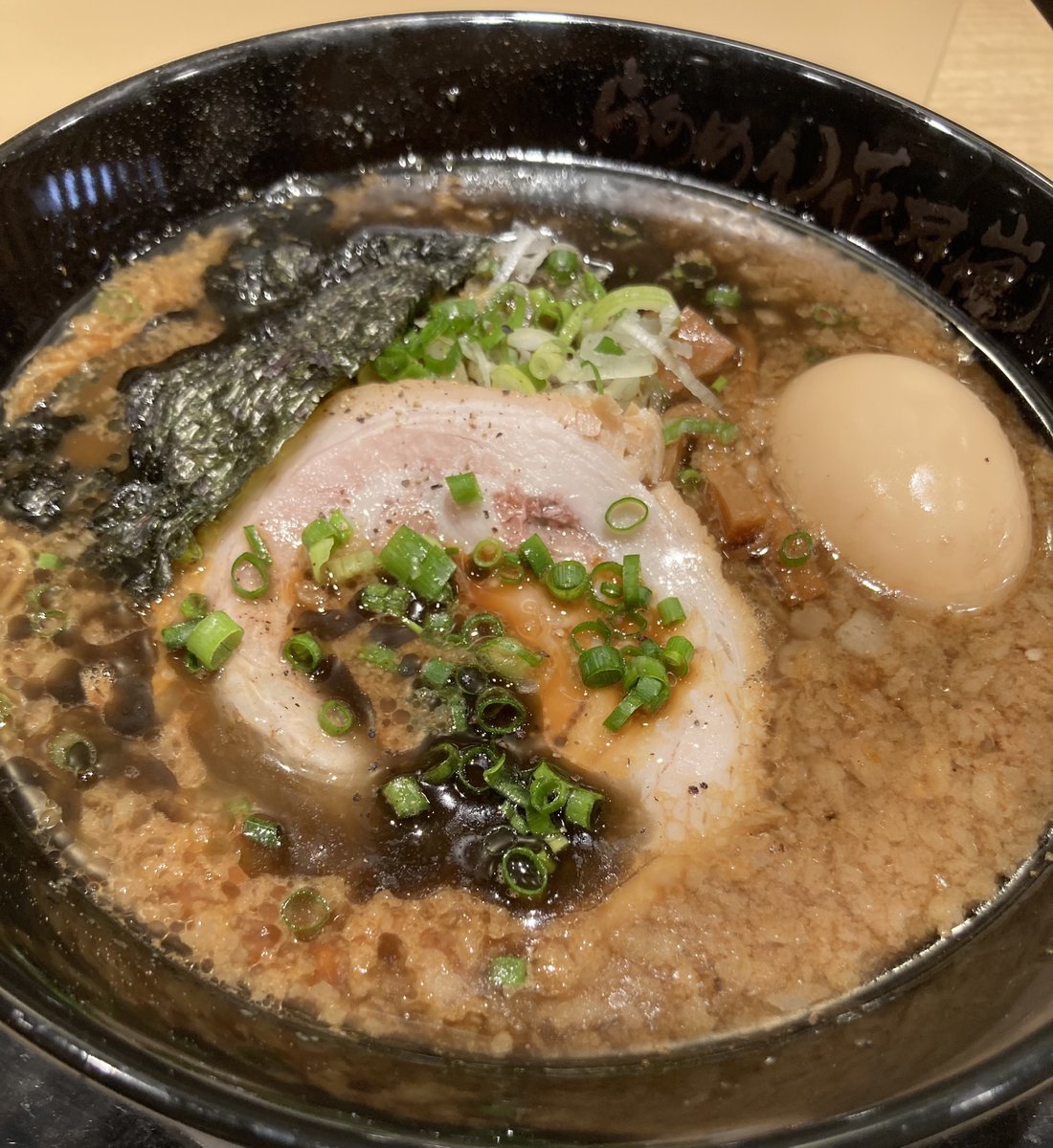 まぁコラボラーメン食べて応援するけどね

食券買ったらワニくんがなんか言ってたのも腹たった 