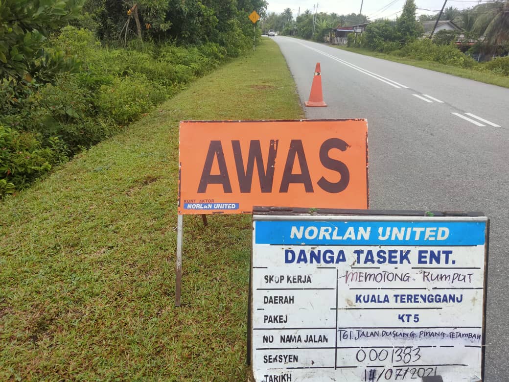 AHTNU_Area2's tweet image. Info 14.7.2021
T61 Jln Dusun Pinang-Tetambah-Kebor Besar

R03
Team #KualaTerengganu
Kerja-kerja memotong rumput (pusingan Julai)

Rumput Rapi dan Kemas

#ThisIsKualaTerengganu
#TSRM
@JKRTerengganu
@jkrktganu