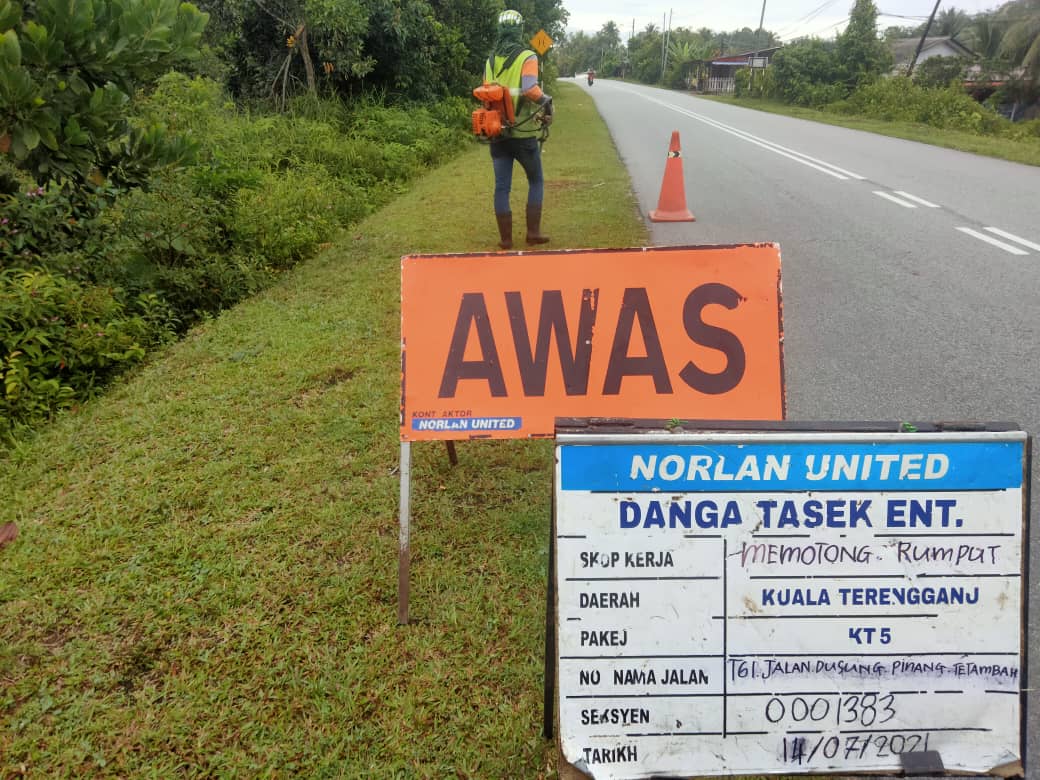 AHTNU_Area2's tweet image. Info 14.7.2021
T61 Jln Dusun Pinang-Tetambah-Kebor Besar

R03
Team #KualaTerengganu
Kerja-kerja memotong rumput (pusingan Julai)

Rumput Rapi dan Kemas

#ThisIsKualaTerengganu
#TSRM
@JKRTerengganu
@jkrktganu